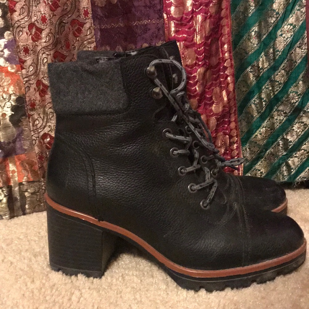 Naturalizer boots!!!